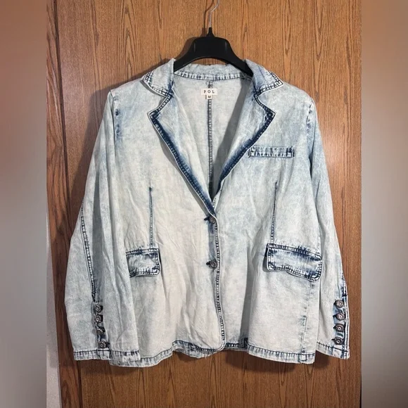 POL Uptown Girl Woven Light Wash Denim Jacket - Picture 3 of 10